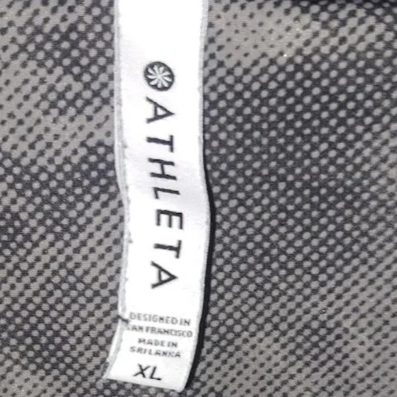 Athleta Black & Gray Digital Camo t-shirt sixe XL - Picture 5 of 6